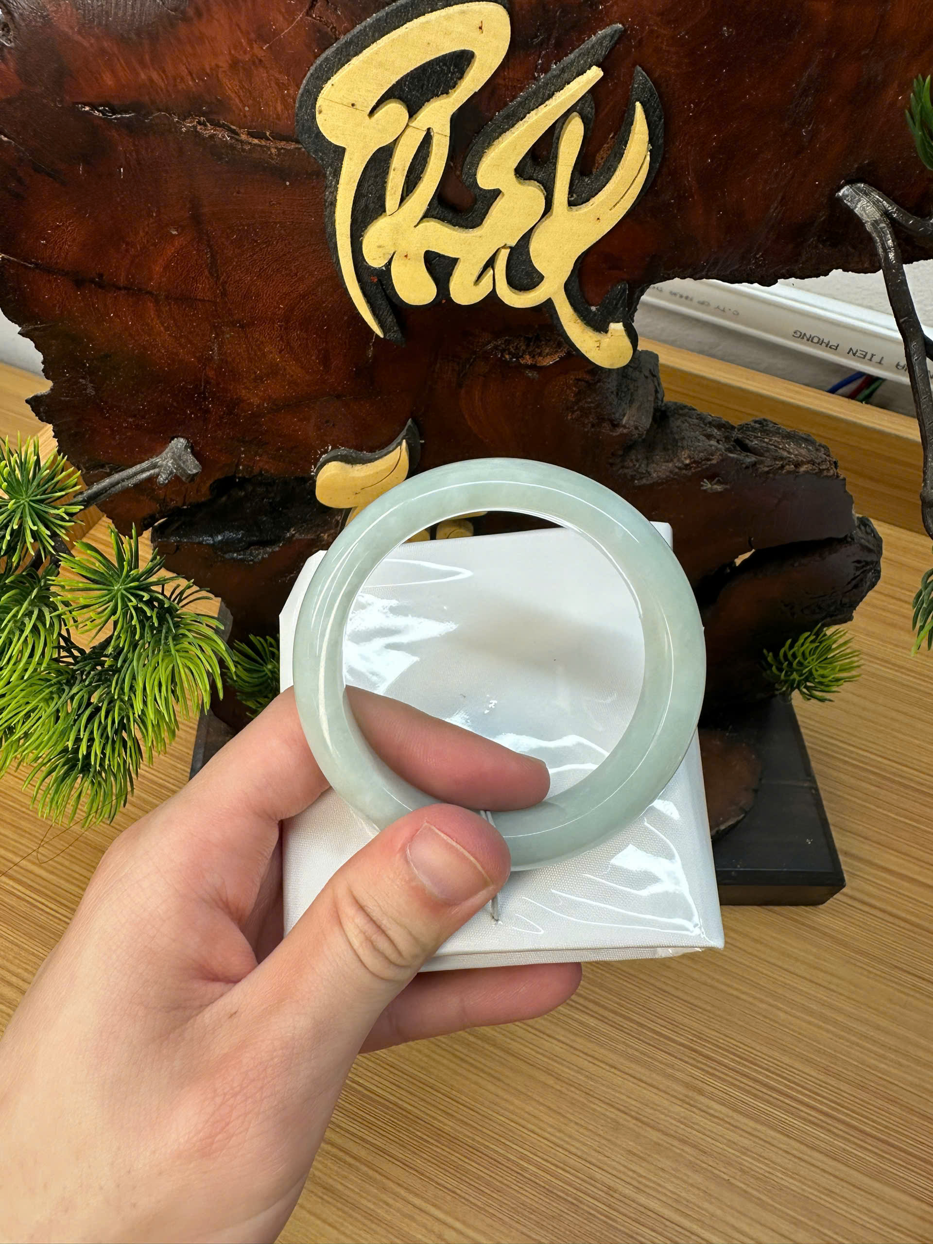 Phân Biệt Jadeite Và Nephrite: Đặc Điểm & Giá Trị