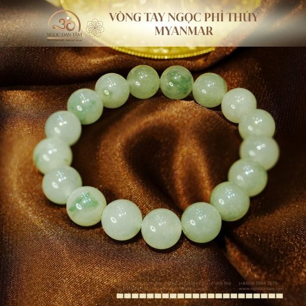 Rồng Phỉ Thúy: Biểu Tượng May Mắn